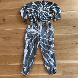Dippin Daisy’s Tie-Dye Gray White Jogger sweatpants XL + Casual crewneck M